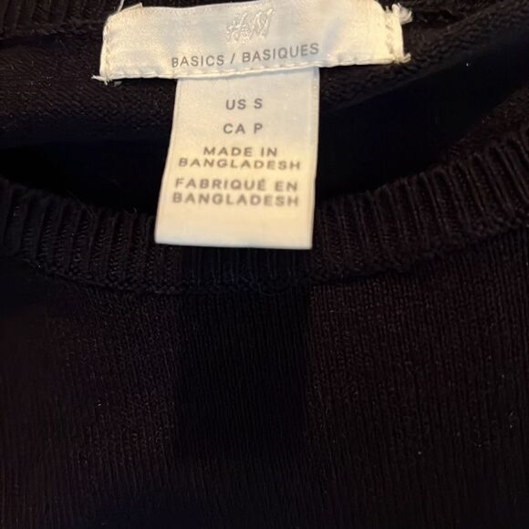 H&m short sleeve crewneck lightweight sweater top. Black w/ ribbed hemline. SZ S - Picture 6 of 10